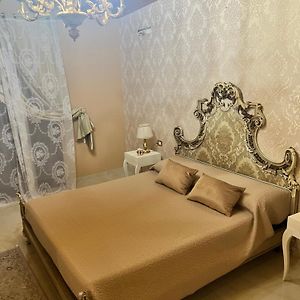 Camera con letto king size